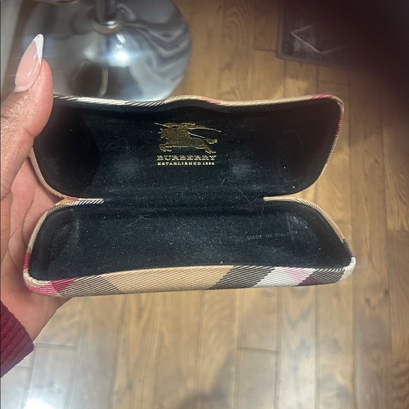 Burberry Glasses Case - Picture 3 of 3